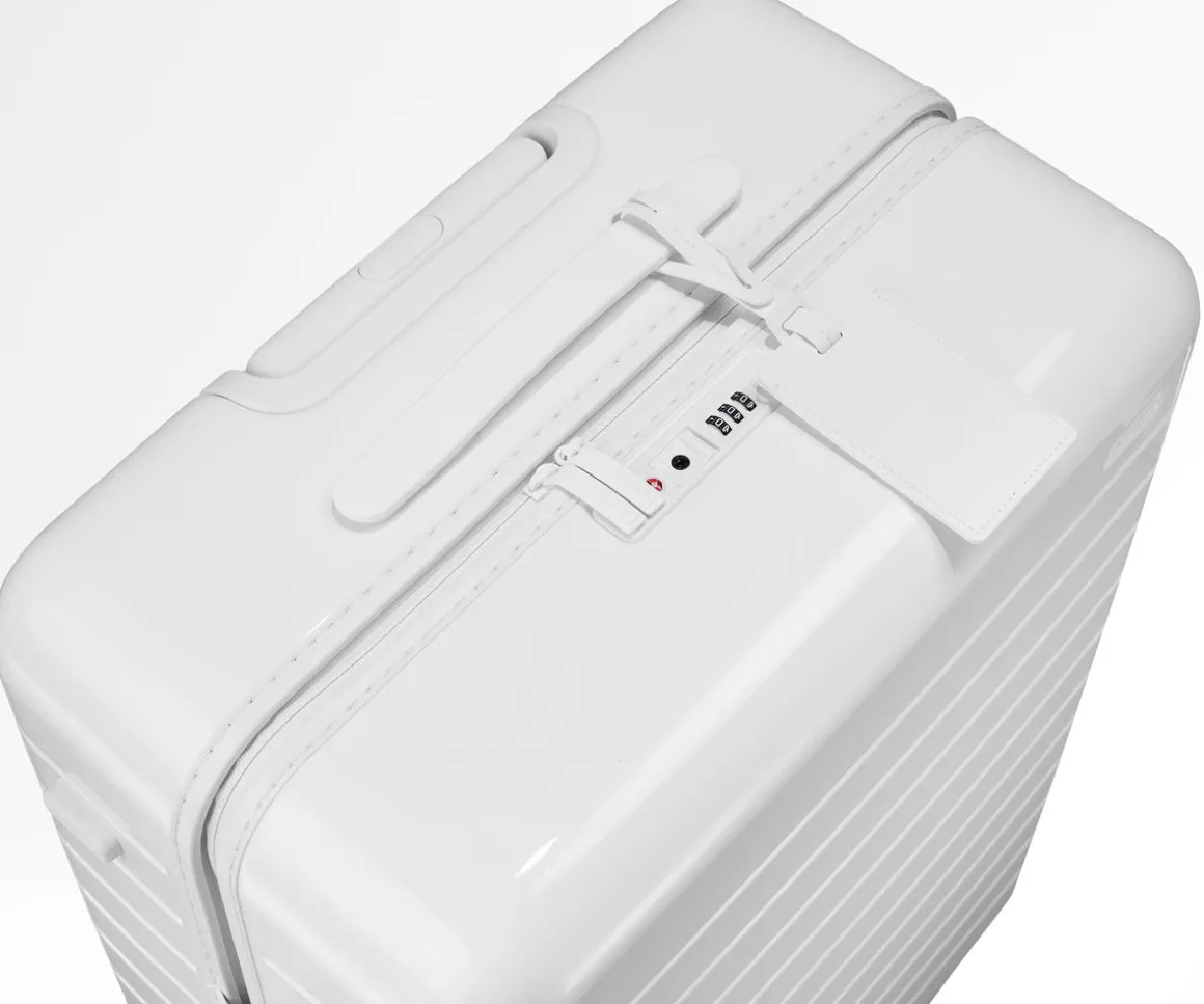 The Medium in Pearl White
